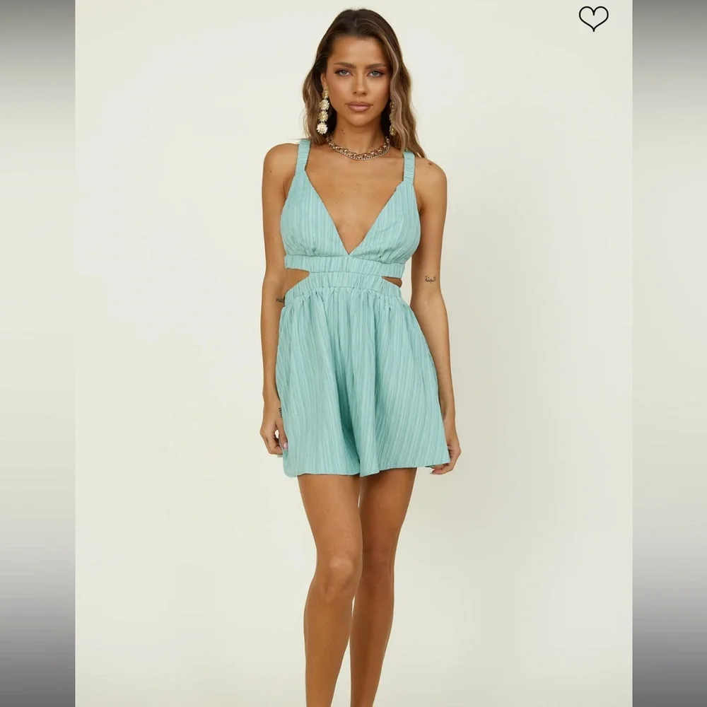 Backless Romper - Picture 6 of 8